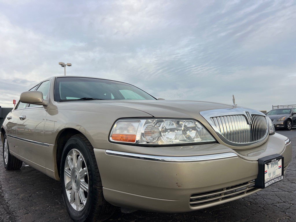 2009 Lincoln Town Car Image 1