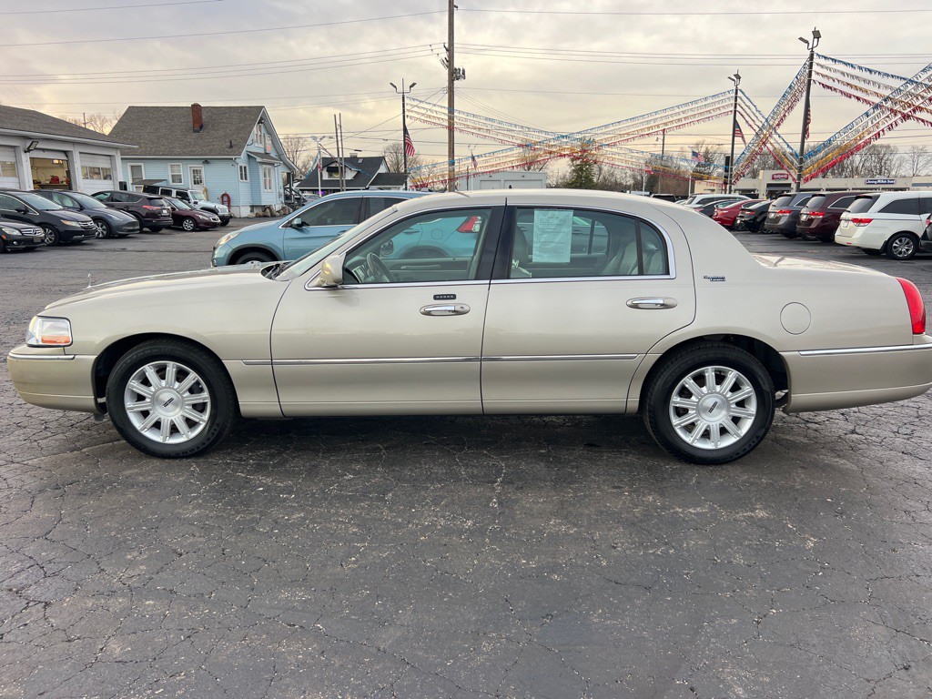 2009 Lincoln Town Car Image 4