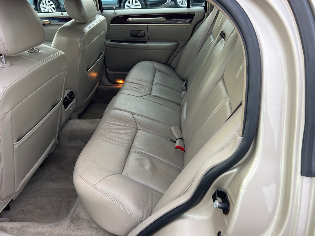 2009 Lincoln Town Car Image 13