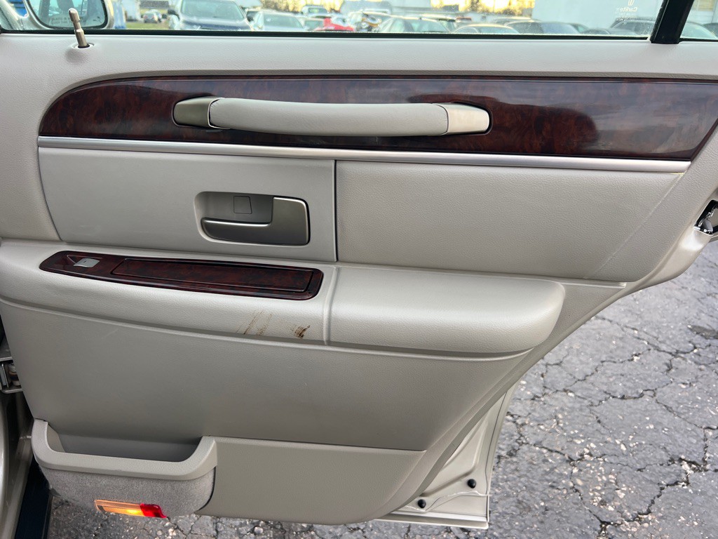 2009 Lincoln Town Car Image 14