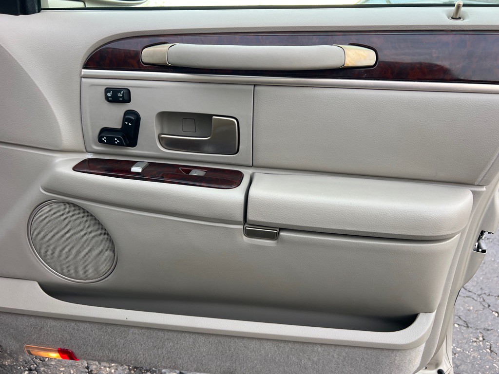 2009 Lincoln Town Car Image 17