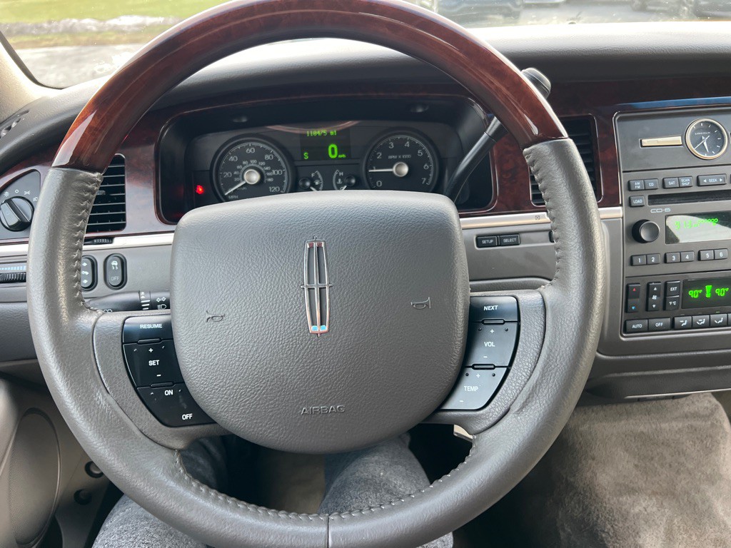 2009 Lincoln Town Car Image 23
