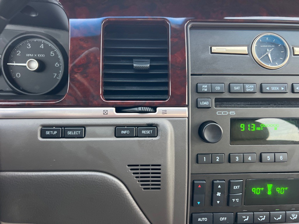 2009 Lincoln Town Car Image 26