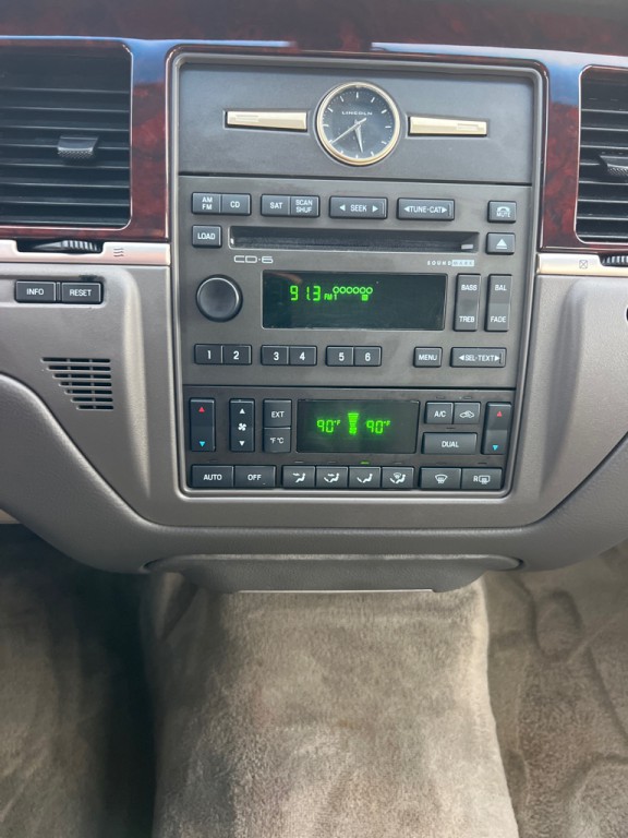 2009 Lincoln Town Car Image 27