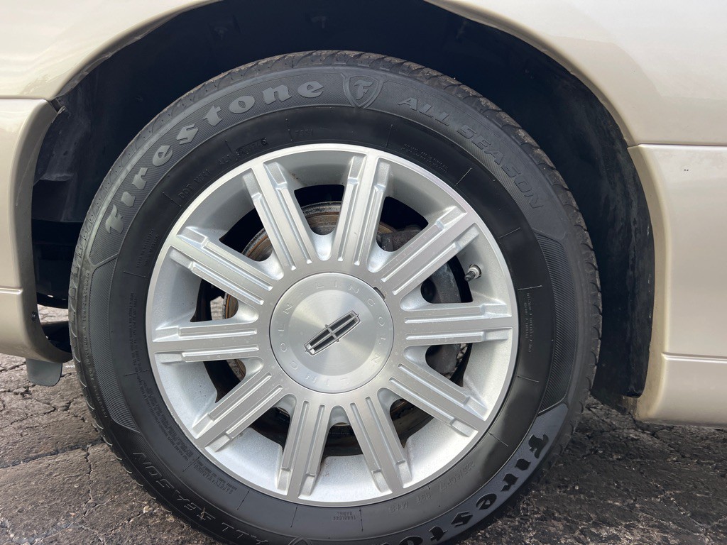 2009 Lincoln Town Car Image 32