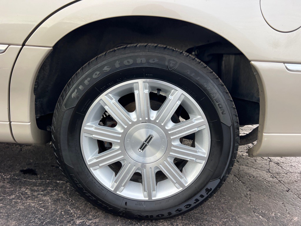 2009 Lincoln Town Car Image 33