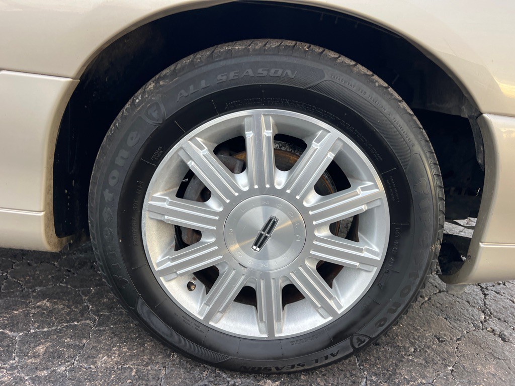 2009 Lincoln Town Car Image 35