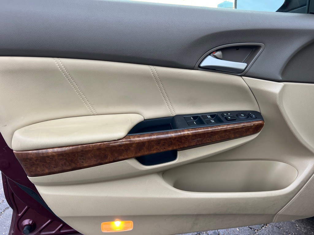 2010 Honda Accord Image 11