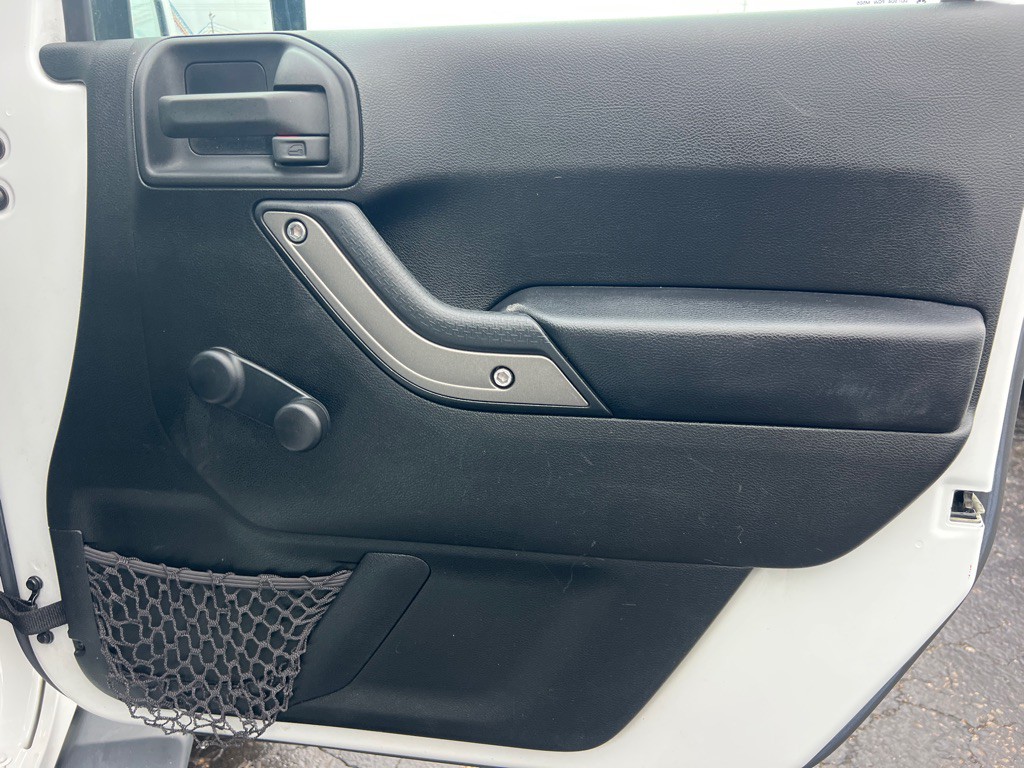 2016 Jeep Wrangler Image 14