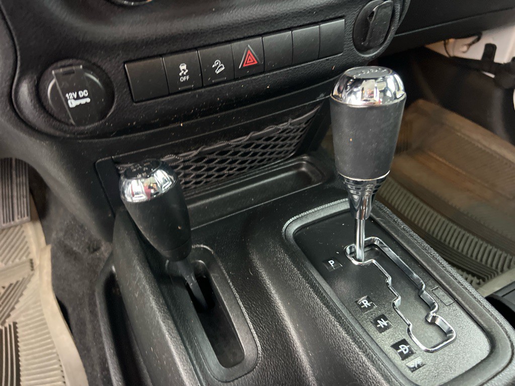 2016 Jeep Wrangler Image 24