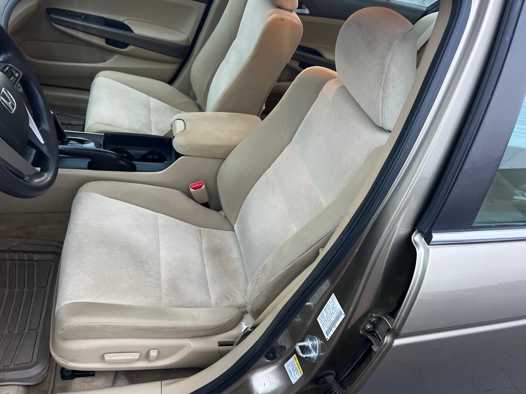 2010 Honda Accord Image 11