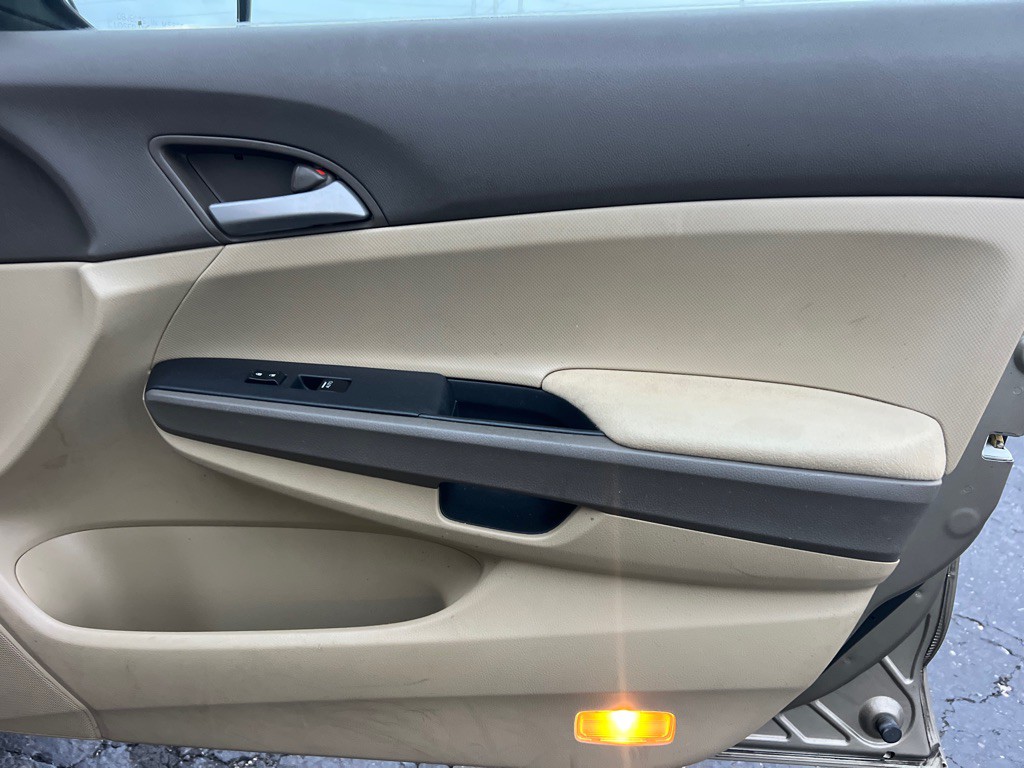 2010 Honda Accord Image 18