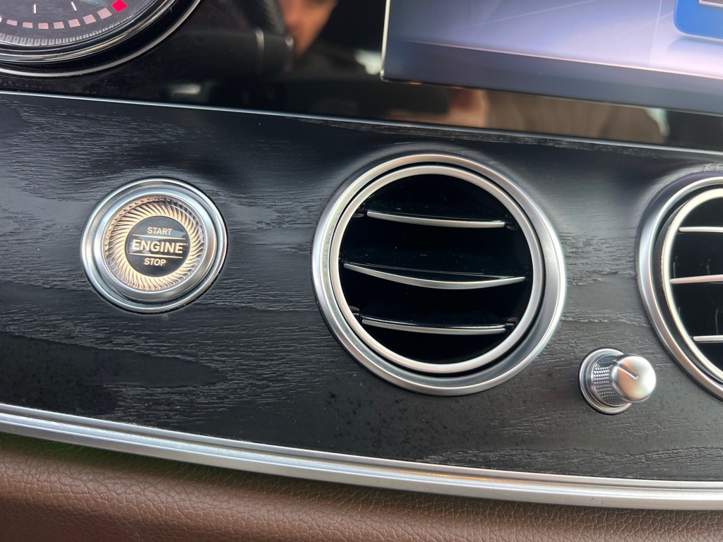 2017 Mercedes-Benz E-Class Image 30