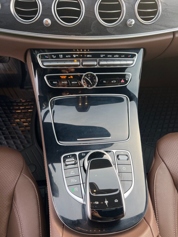 2017 Mercedes-Benz E-Class Image 32