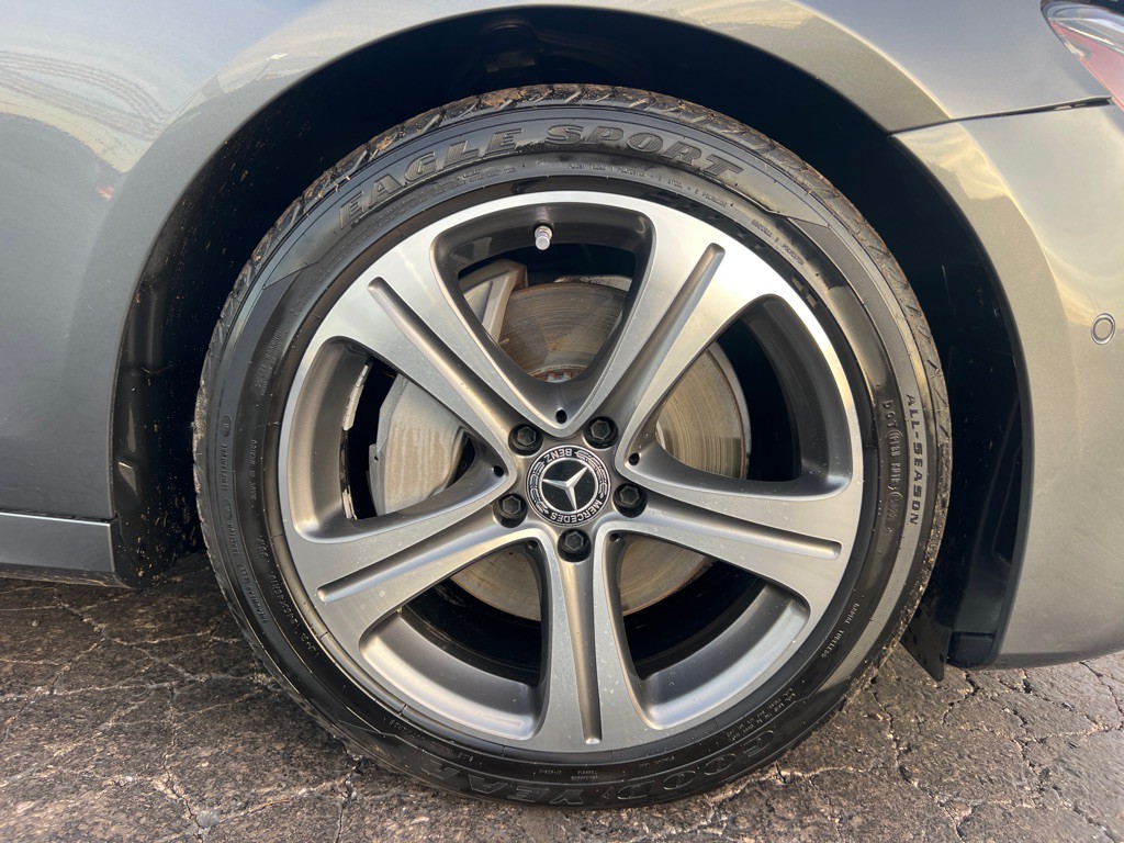 2017 Mercedes-Benz E-Class Image 41