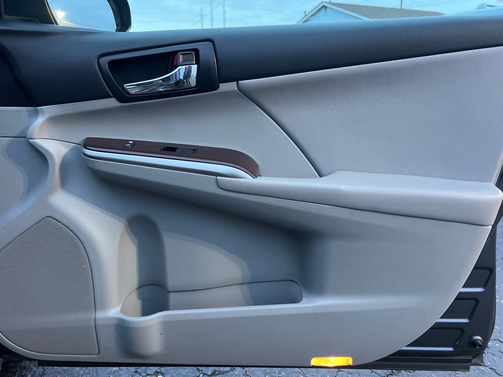 2012 Toyota Camry Image 18