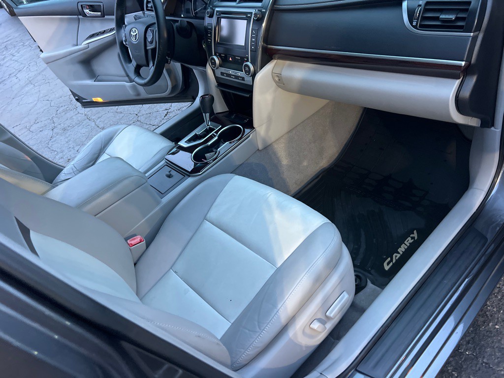 2012 Toyota Camry Image 19