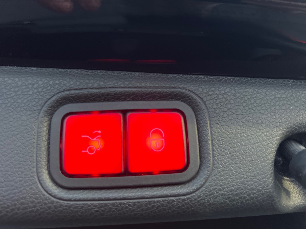 2017 Mercedes-Benz E-Class Image 24