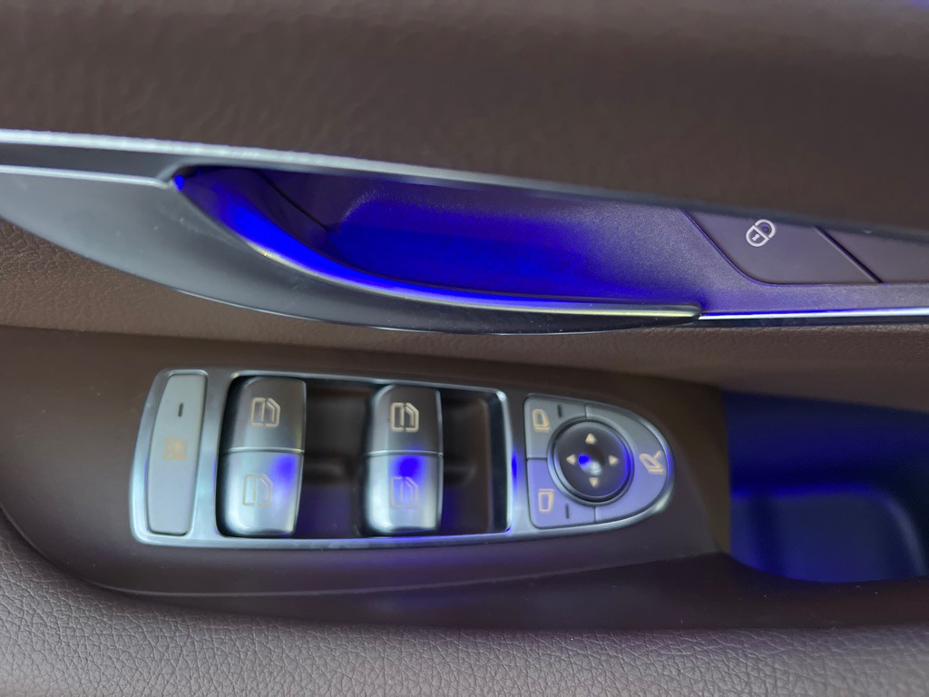 2017 Mercedes-Benz E-Class Image 26