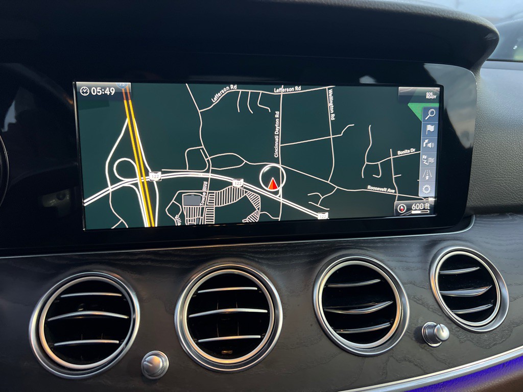 2017 Mercedes-Benz E-Class Image 33