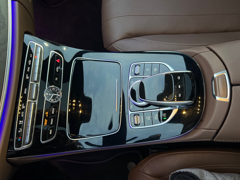 2017 Mercedes-Benz E-Class Image 34