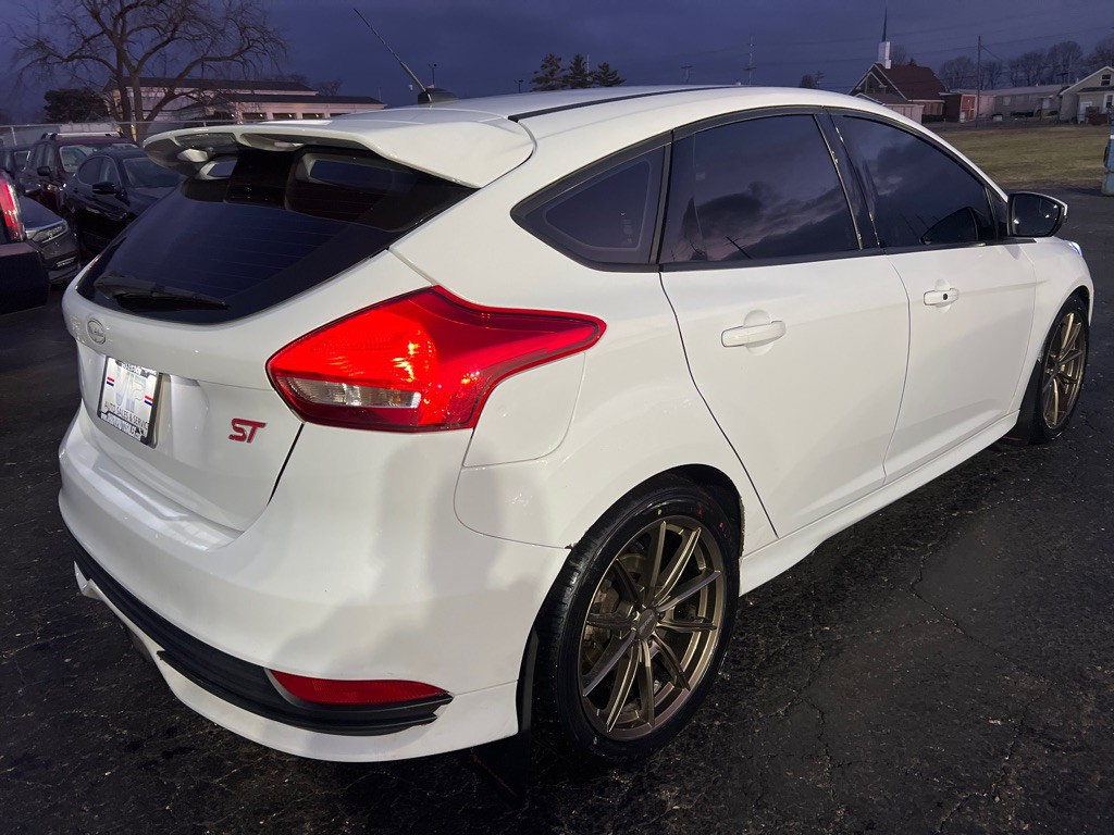 2017 Ford Focus Image 7
