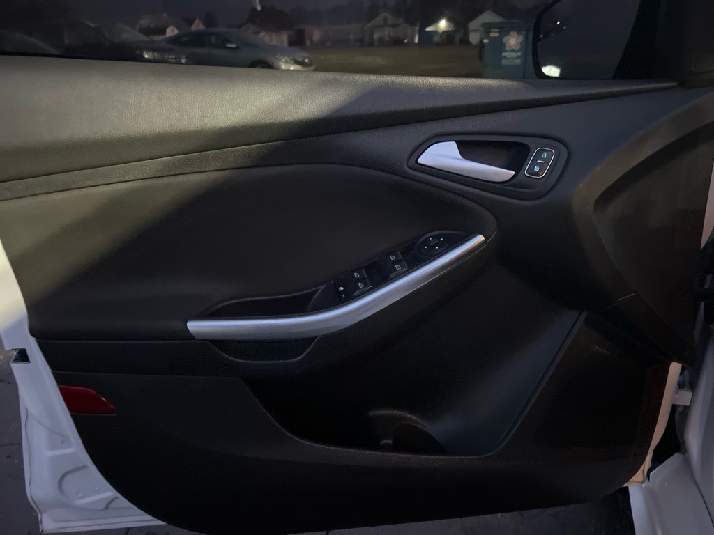 2017 Ford Focus Image 11