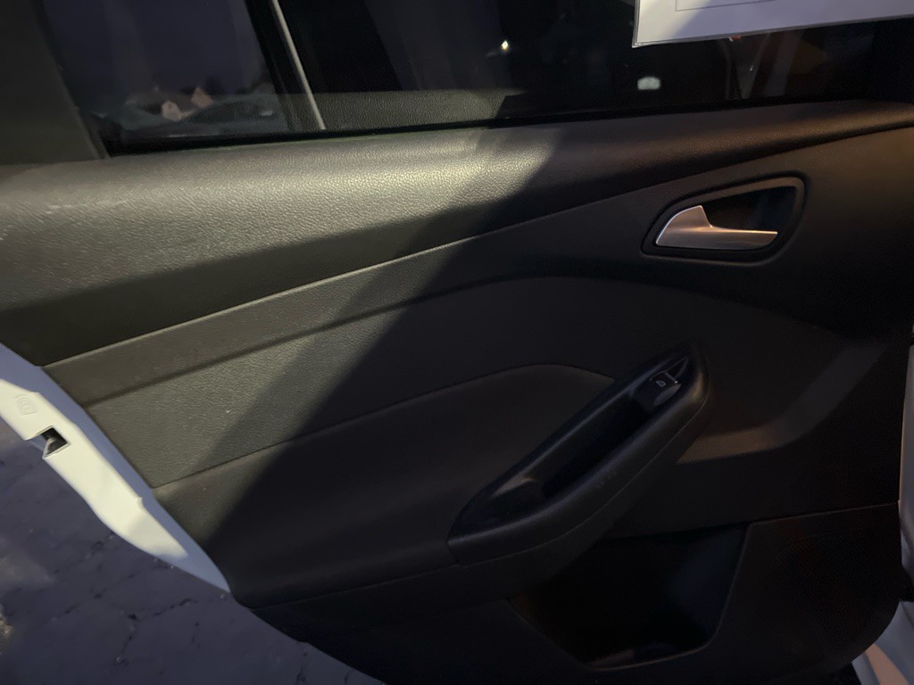 2017 Ford Focus Image 13