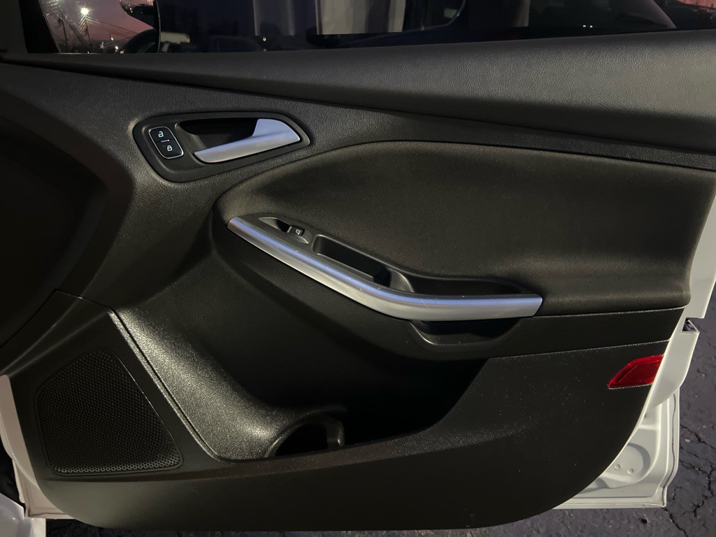 2017 Ford Focus Image 18