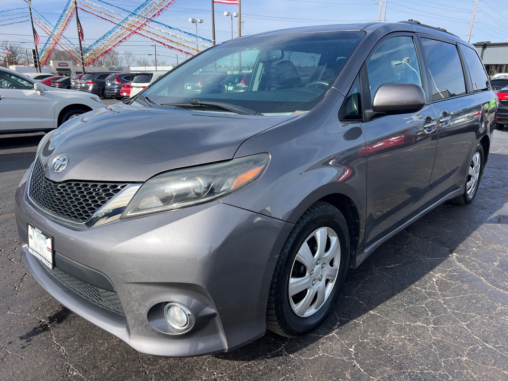 2015 Toyota Sienna Image 3