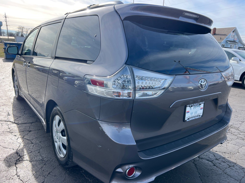 2015 Toyota Sienna Image 5