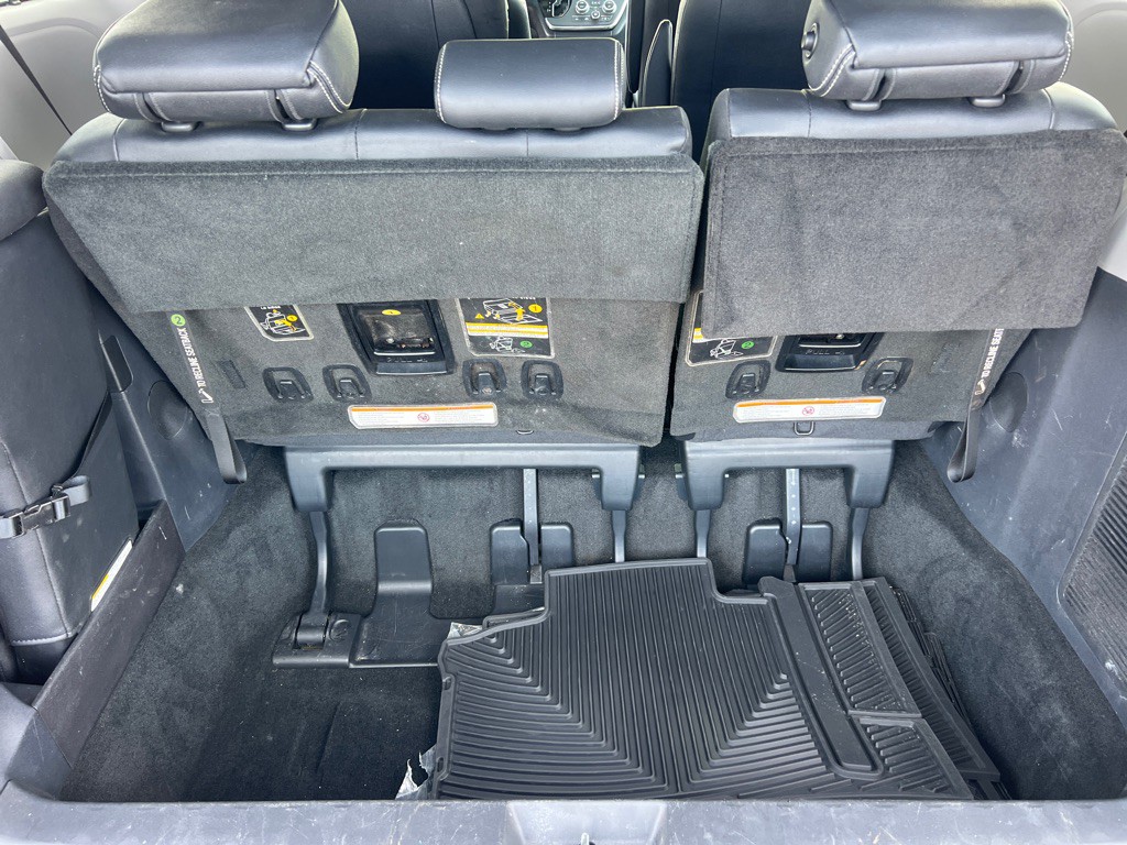 2015 Toyota Sienna Image 22