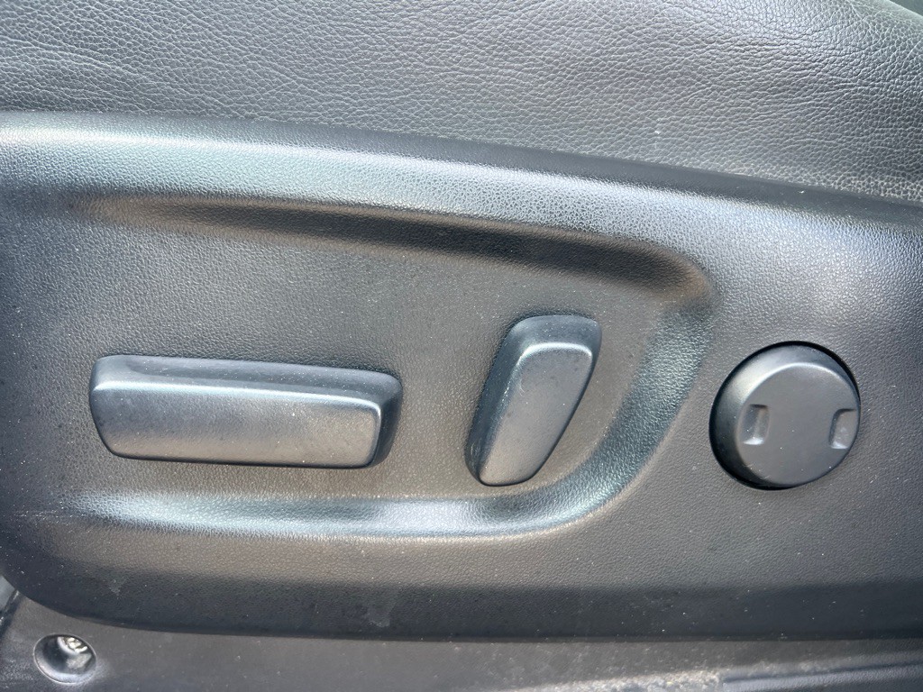 2015 Toyota Sienna Image 25