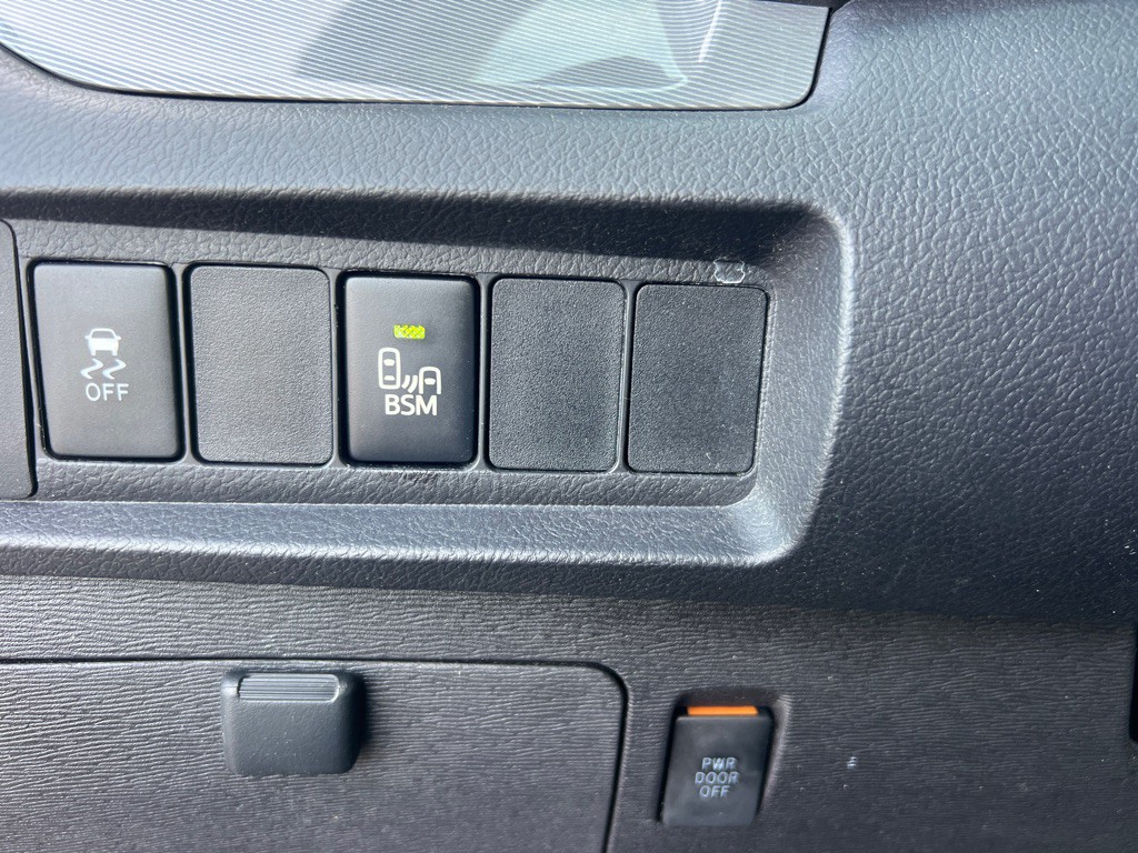 2015 Toyota Sienna Image 27