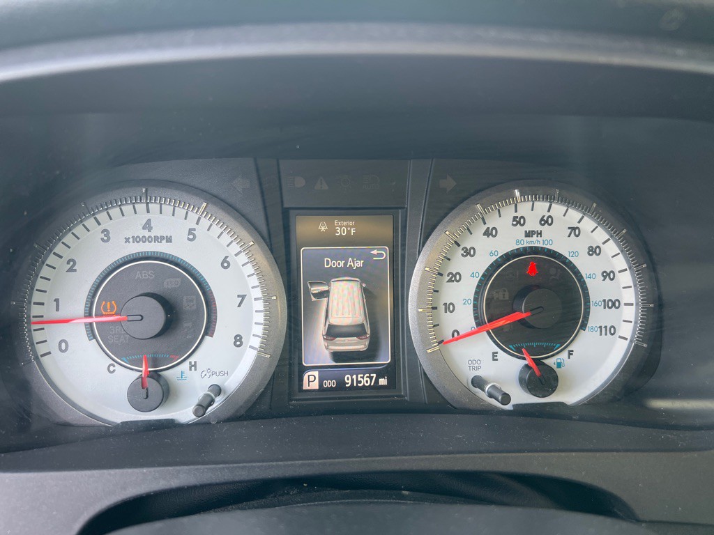 2015 Toyota Sienna Image 29