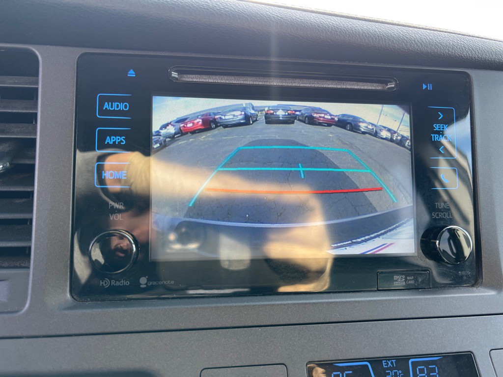 2015 Toyota Sienna Image 32