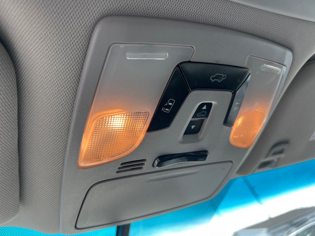 2015 Toyota Sienna Image 36