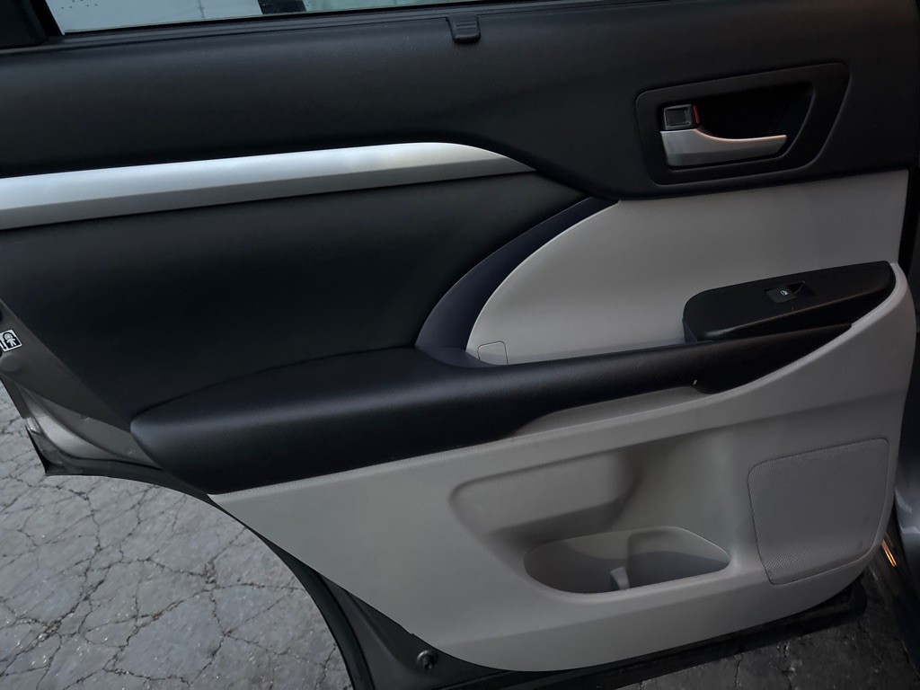 2018 Toyota Highlander Image 12