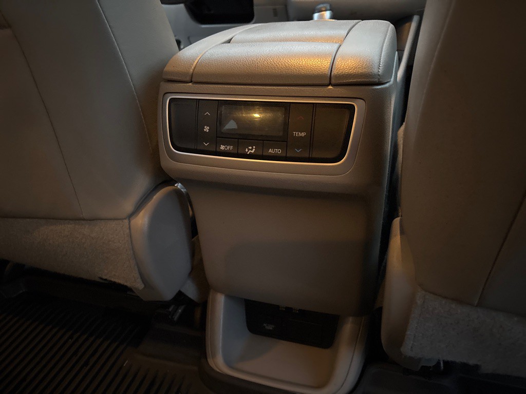 2018 Toyota Highlander Image 19