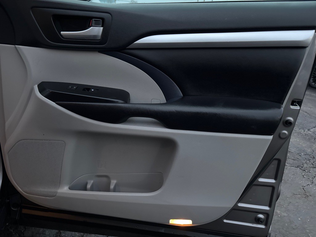 2018 Toyota Highlander Image 21