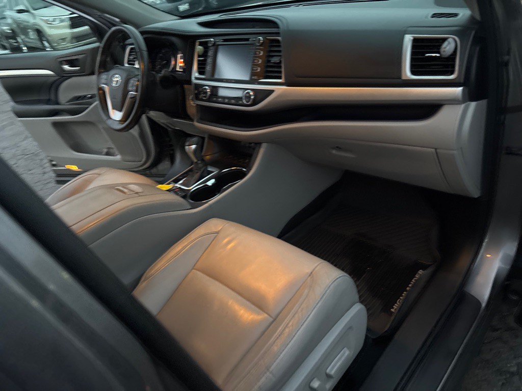 2018 Toyota Highlander Image 22