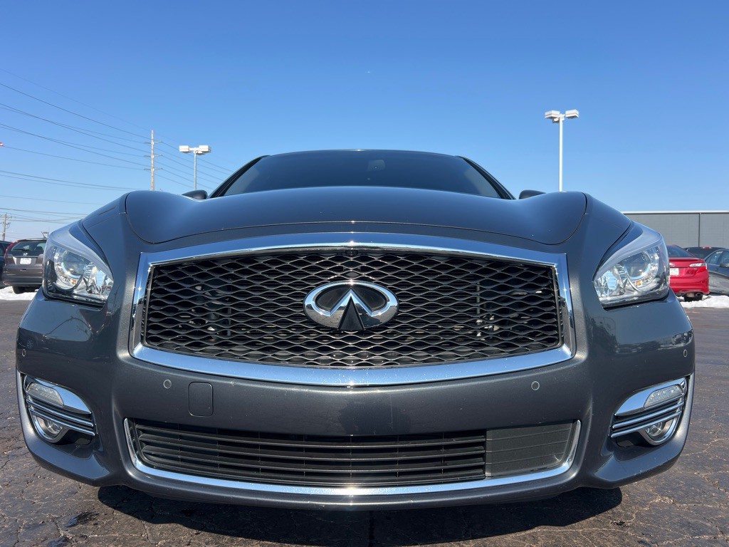 2015 INFINITI Q70 Image 2