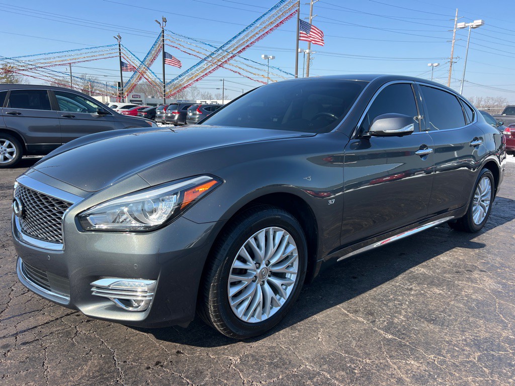 2015 INFINITI Q70 Image 3
