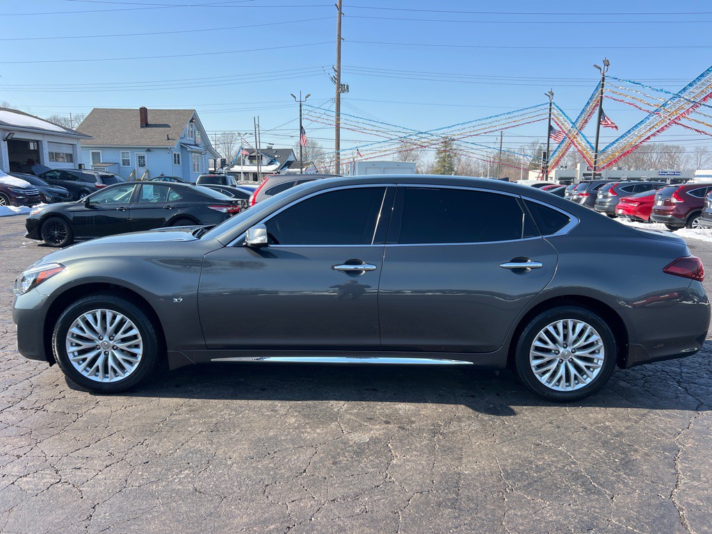 2015 INFINITI Q70 Image 4