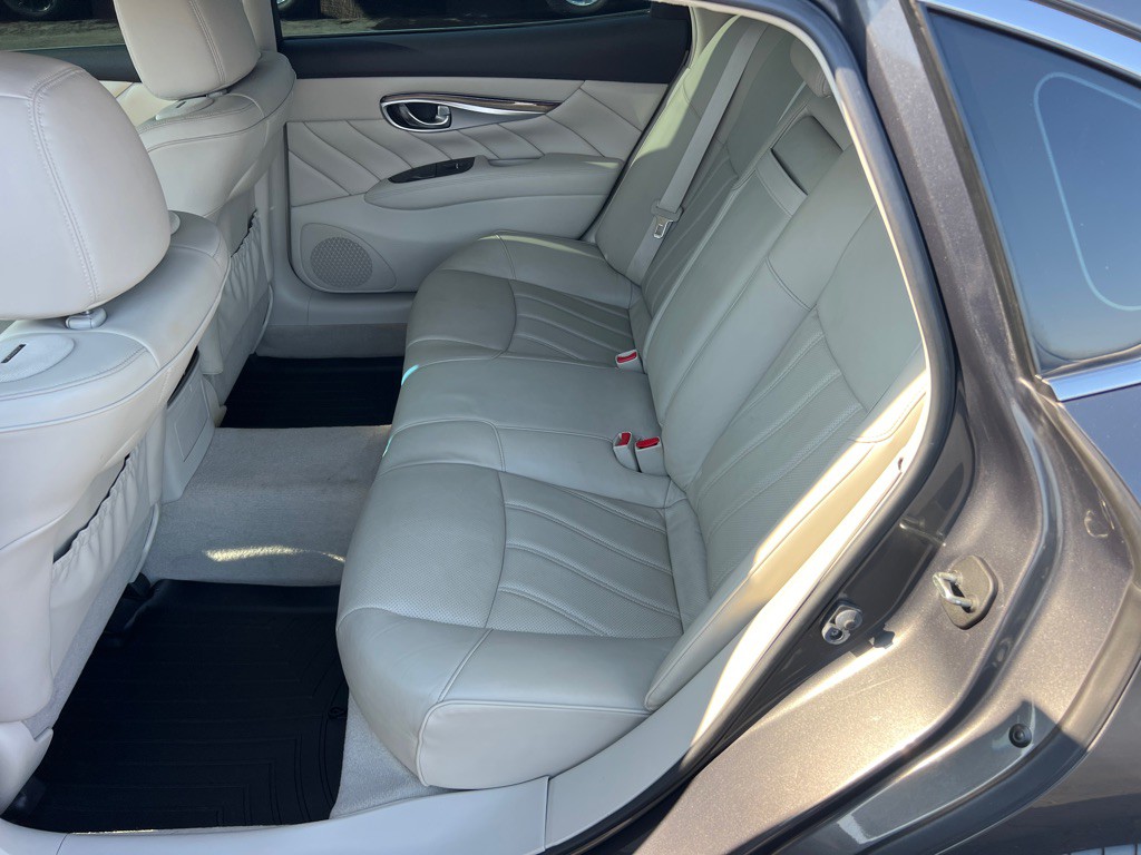 2015 INFINITI Q70 Image 14