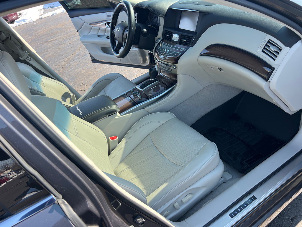 2015 INFINITI Q70 Image 20