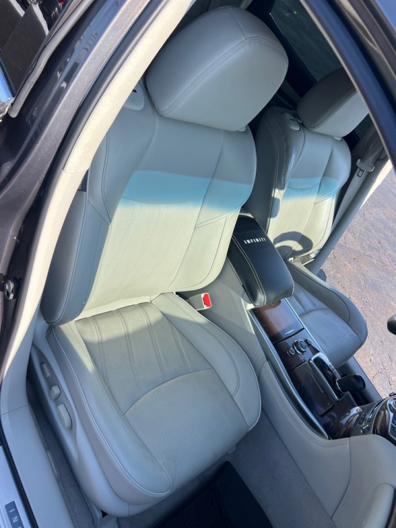 2015 INFINITI Q70 Image 21