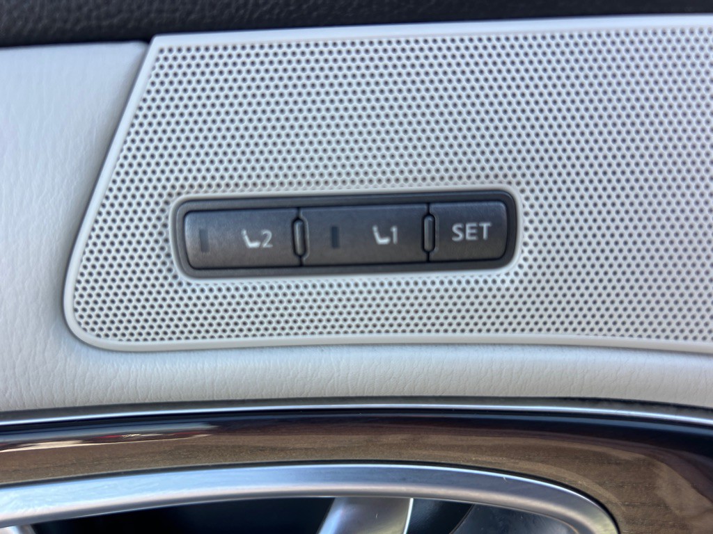 2015 INFINITI Q70 Image 29