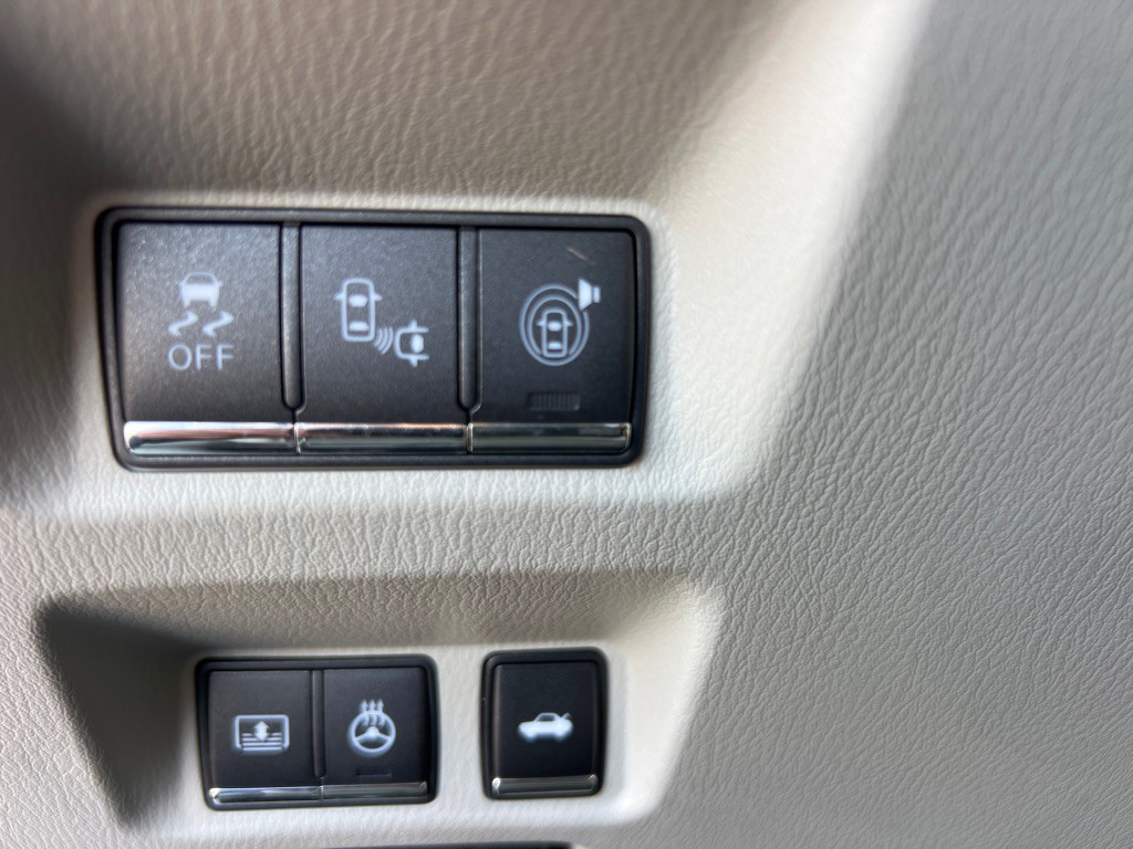 2015 INFINITI Q70 Image 30