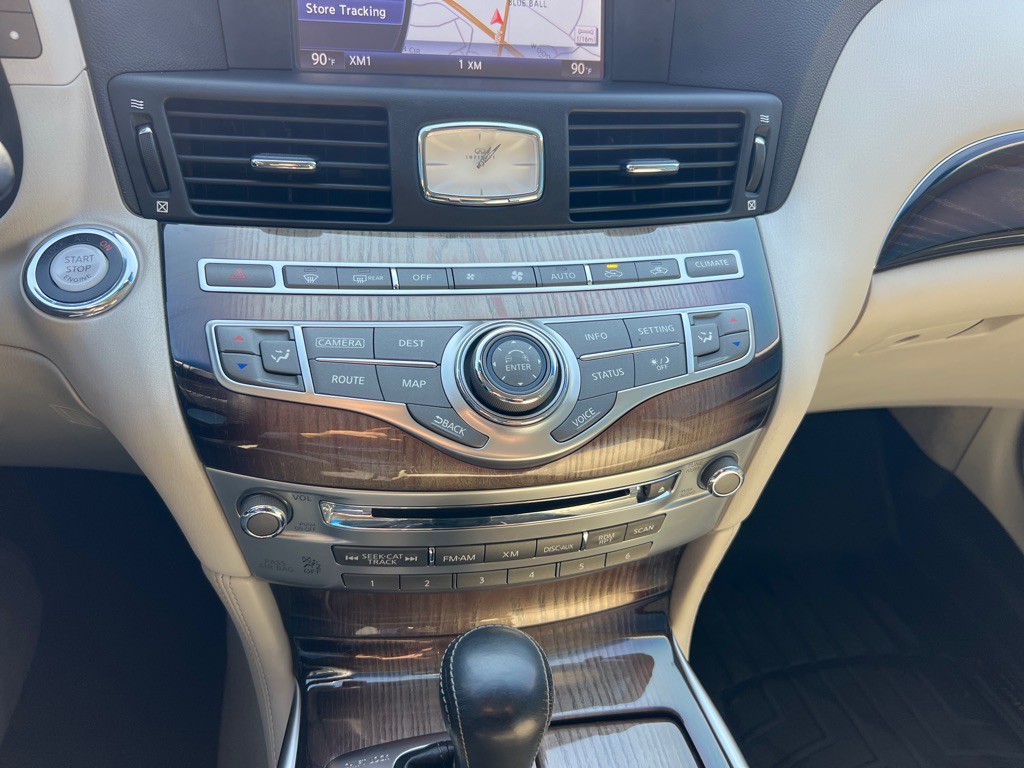 2015 INFINITI Q70 Image 36